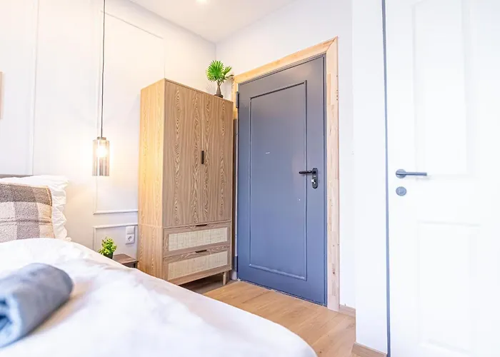 Modern And Cozy In Vibrant Meidling