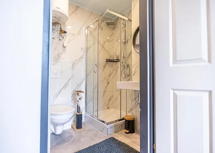 Modern And Cozy In Vibrant Meidling *