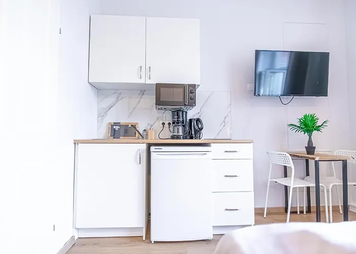 Modern And Cozy In Vibrant Meidling